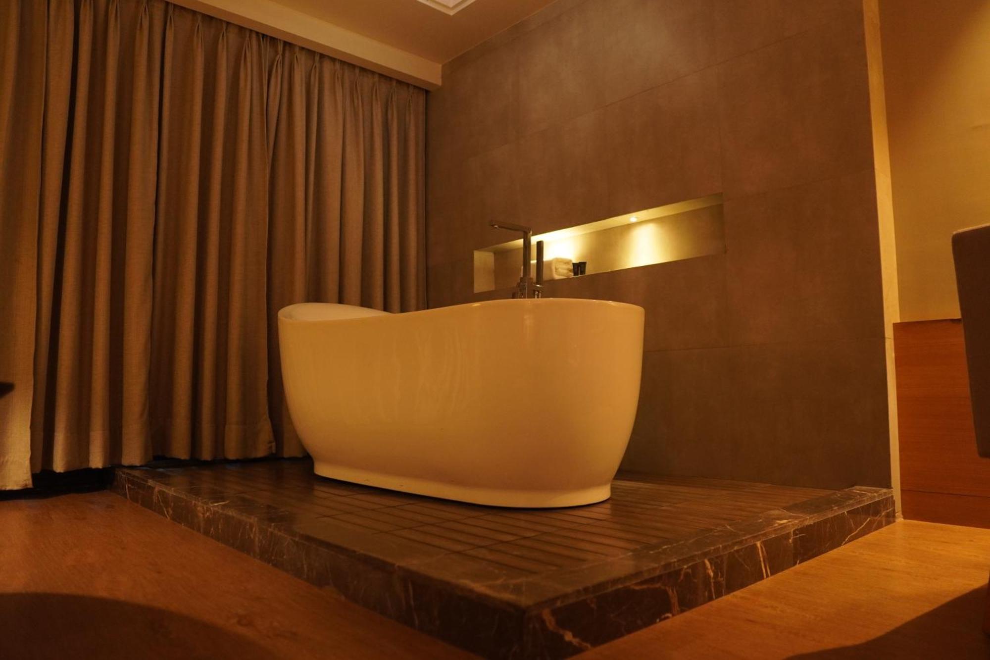 Kiranshree Grand Hotell Guwahati Eksteriør bilde